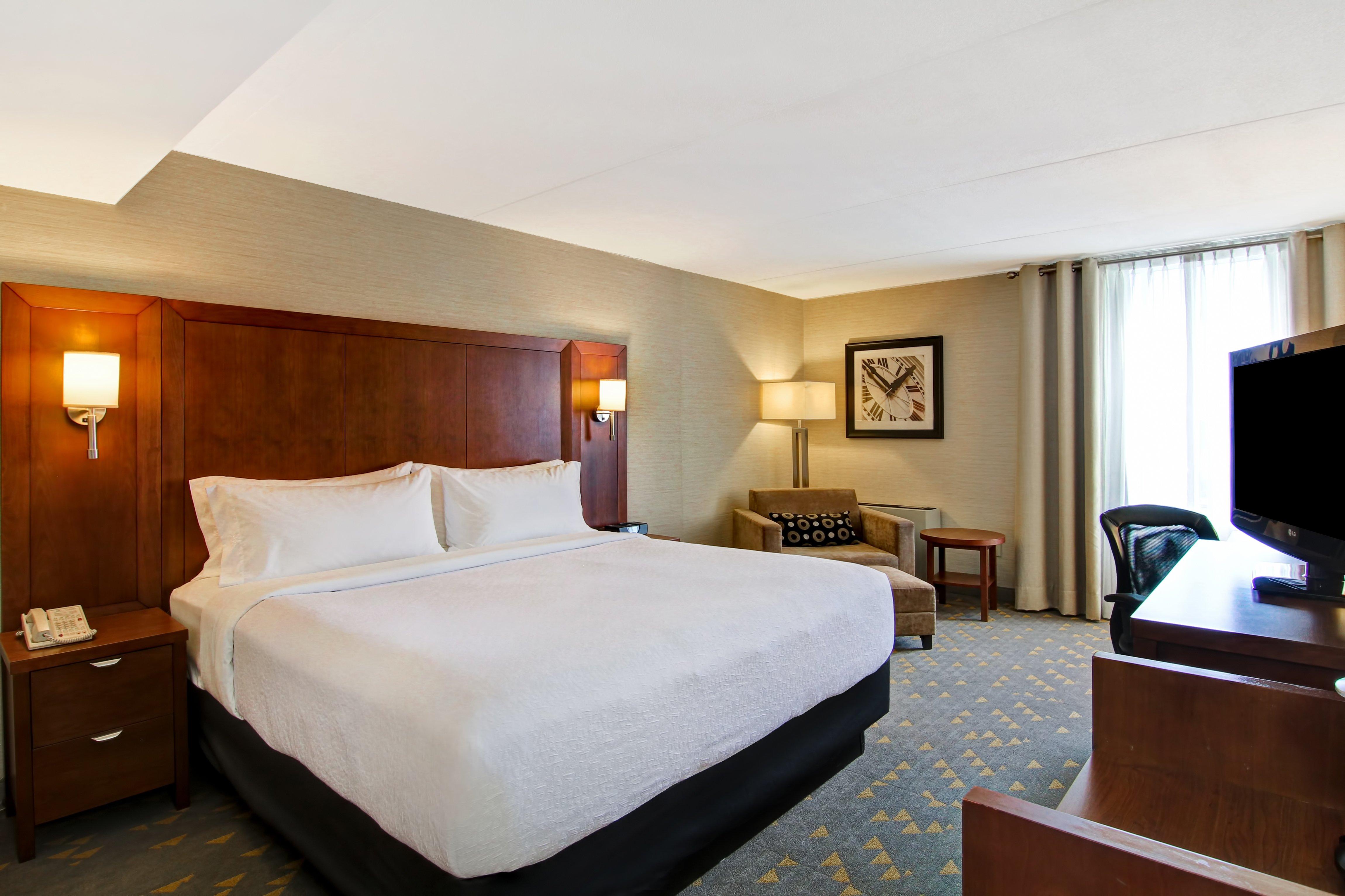 Holiday Inn Oakville Centre By Ihg Exterior photo