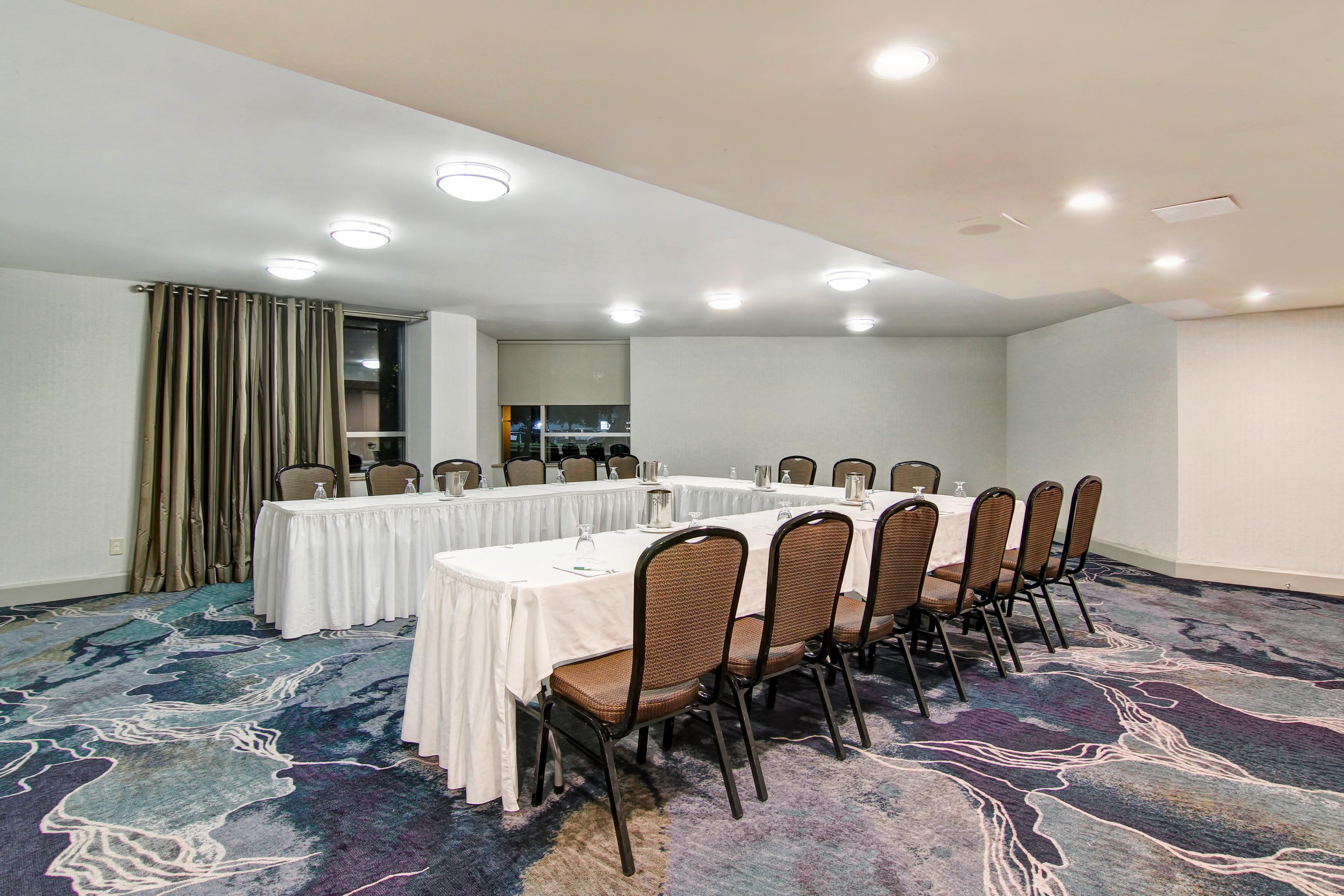Holiday Inn Oakville Centre By Ihg Exterior photo