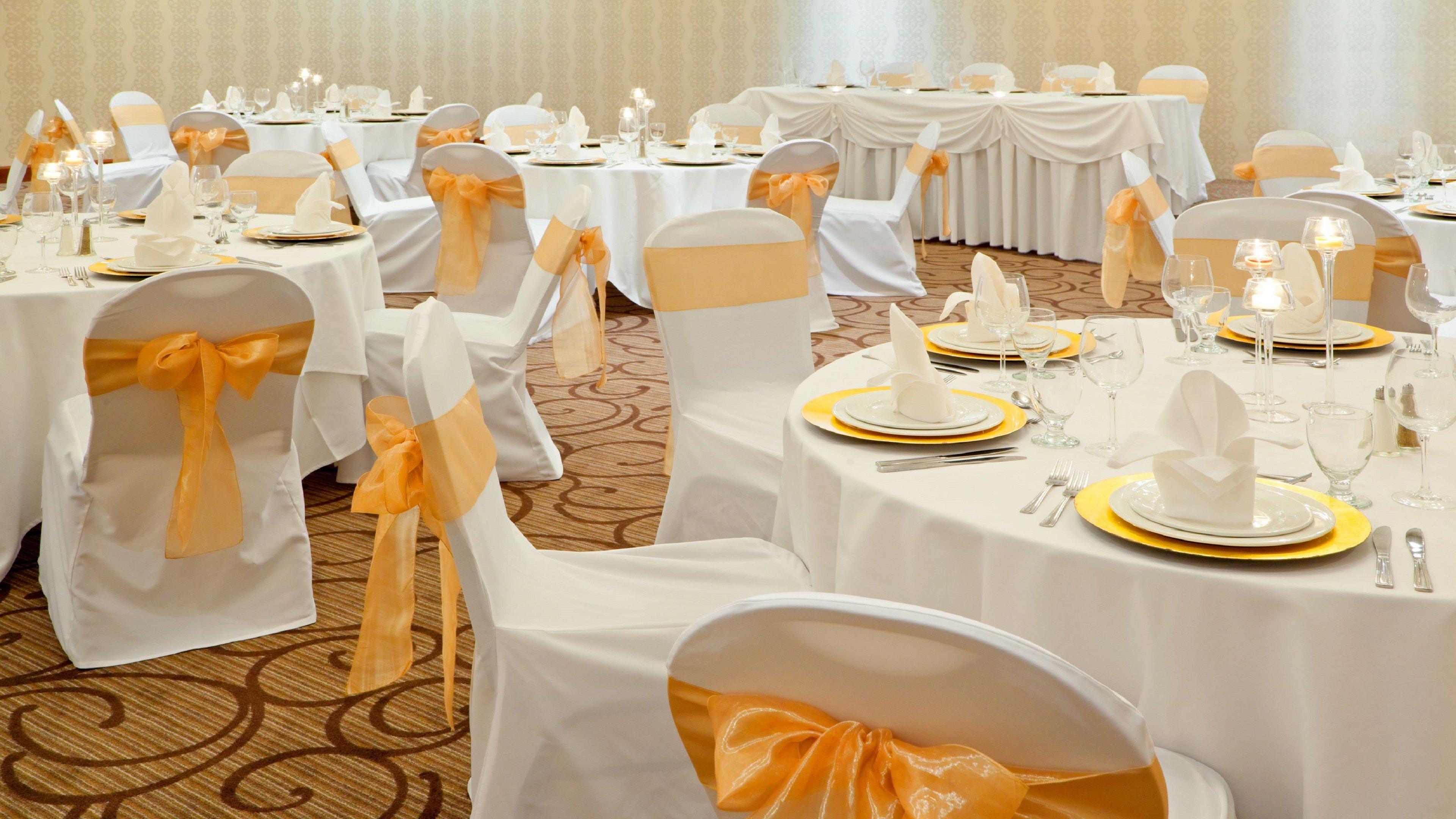 Holiday Inn Oakville Centre By Ihg Restaurant photo