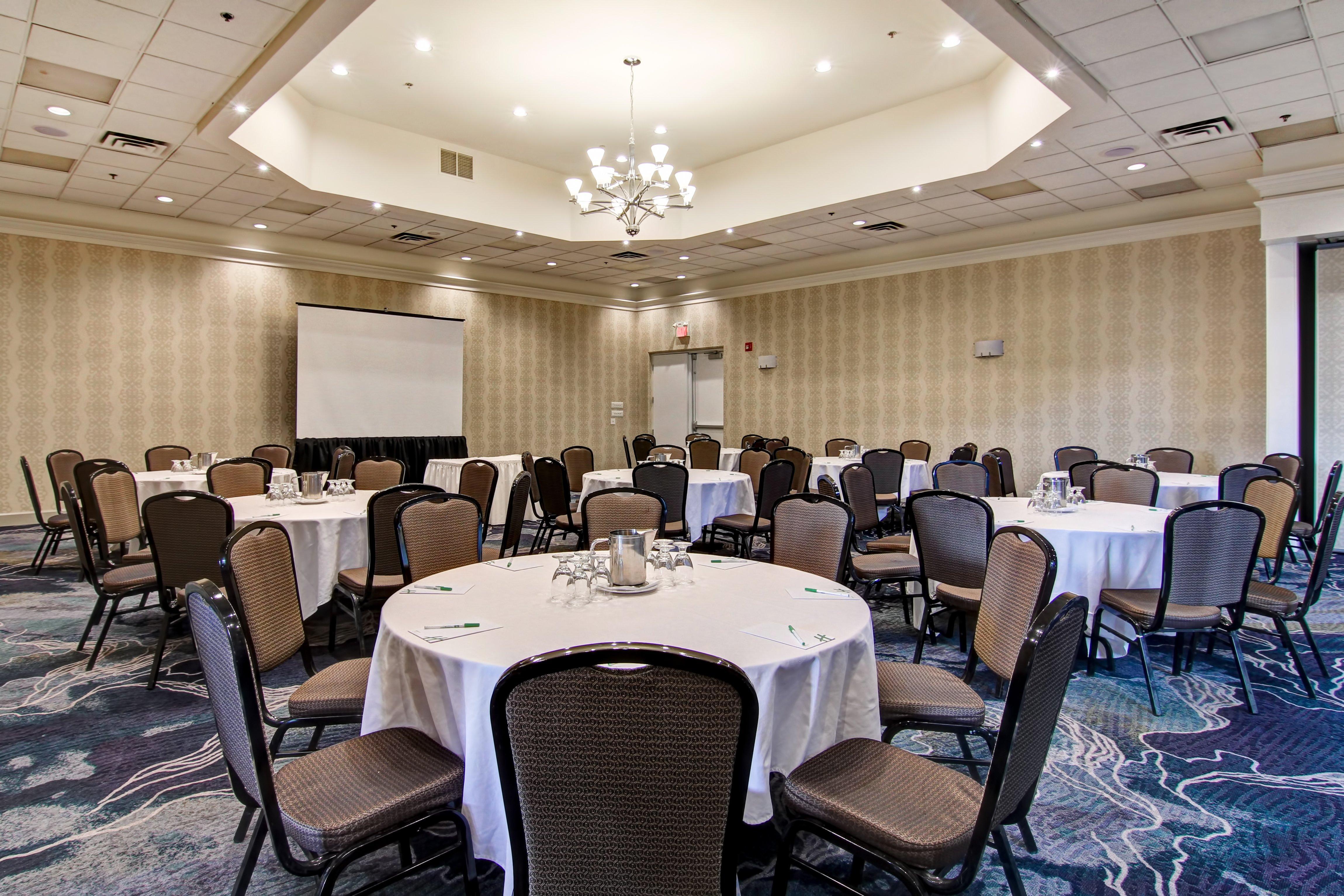 Holiday Inn Oakville Centre By Ihg Exterior photo