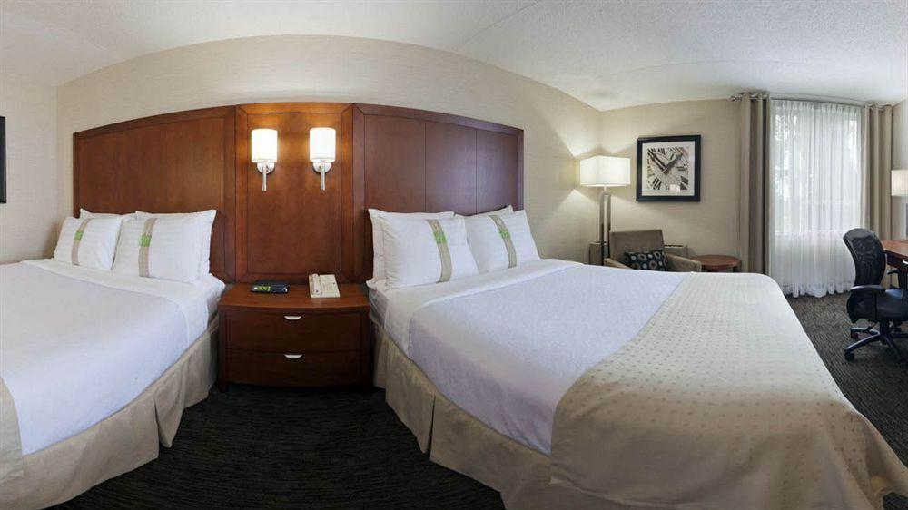 Holiday Inn Oakville Centre By Ihg Exterior photo