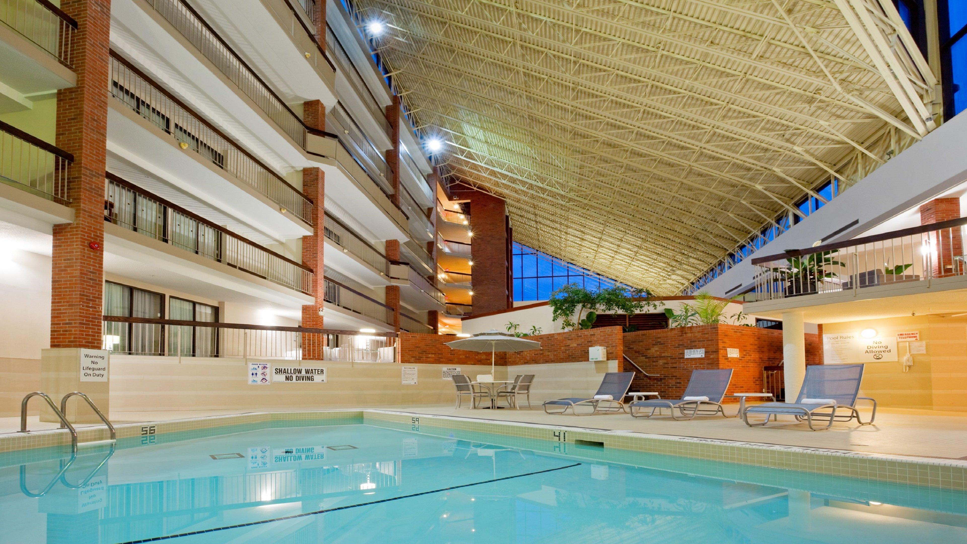 Holiday Inn Oakville Centre By Ihg Exterior photo