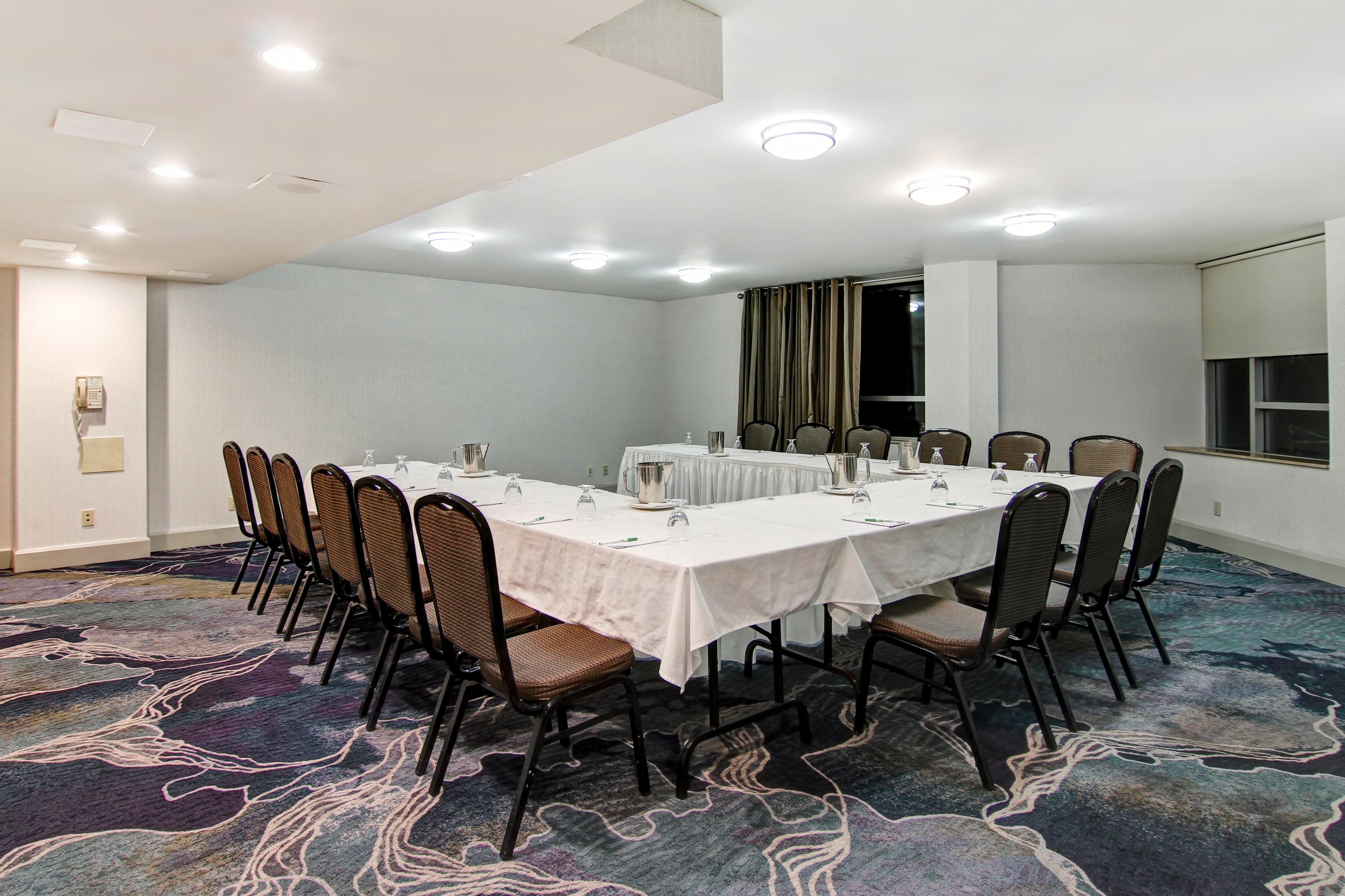 Holiday Inn Oakville Centre By Ihg Exterior photo