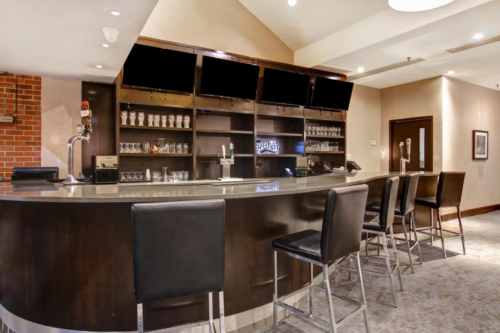 Holiday Inn Oakville Centre By Ihg Exterior photo