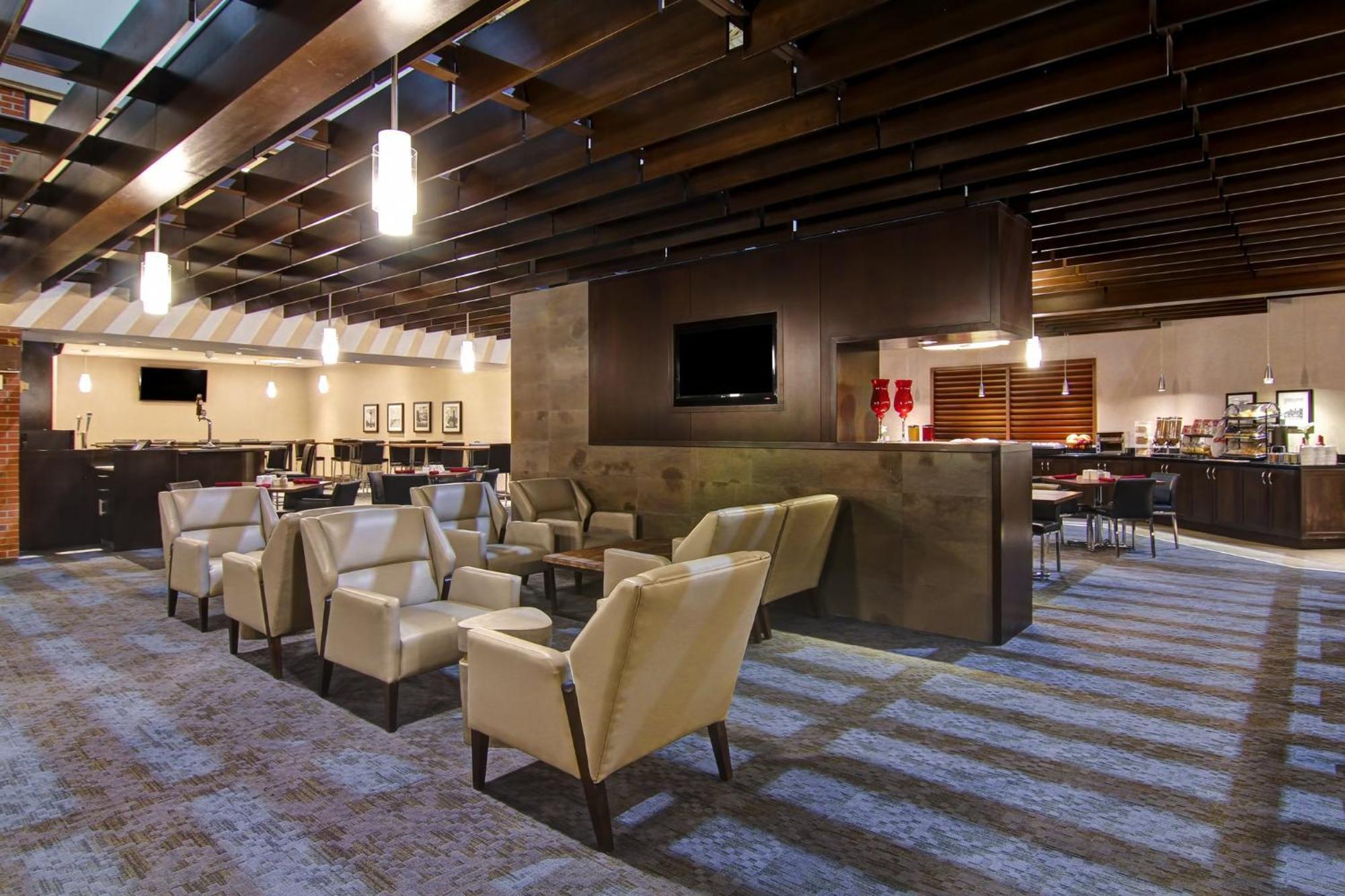 Holiday Inn Oakville Centre By Ihg Exterior photo
