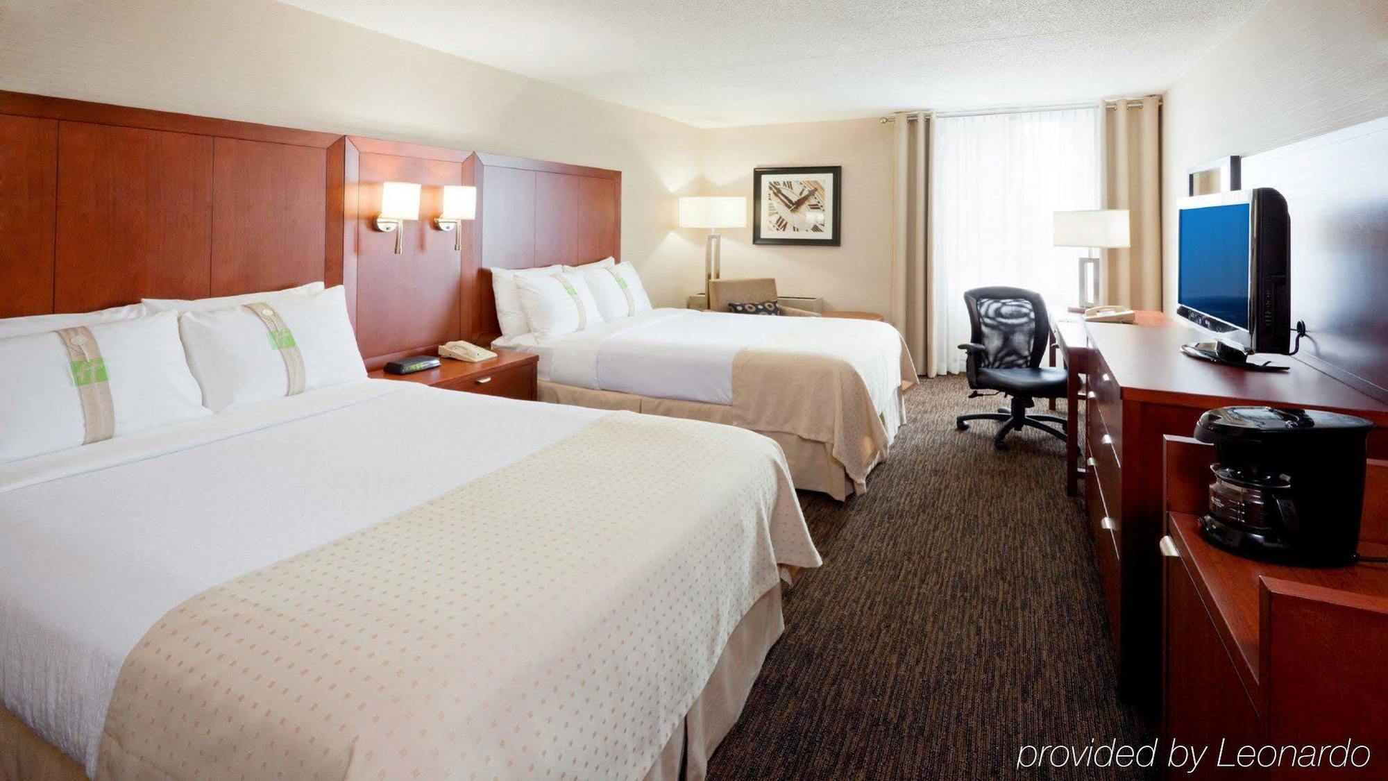 Holiday Inn Oakville Centre By Ihg Exterior photo