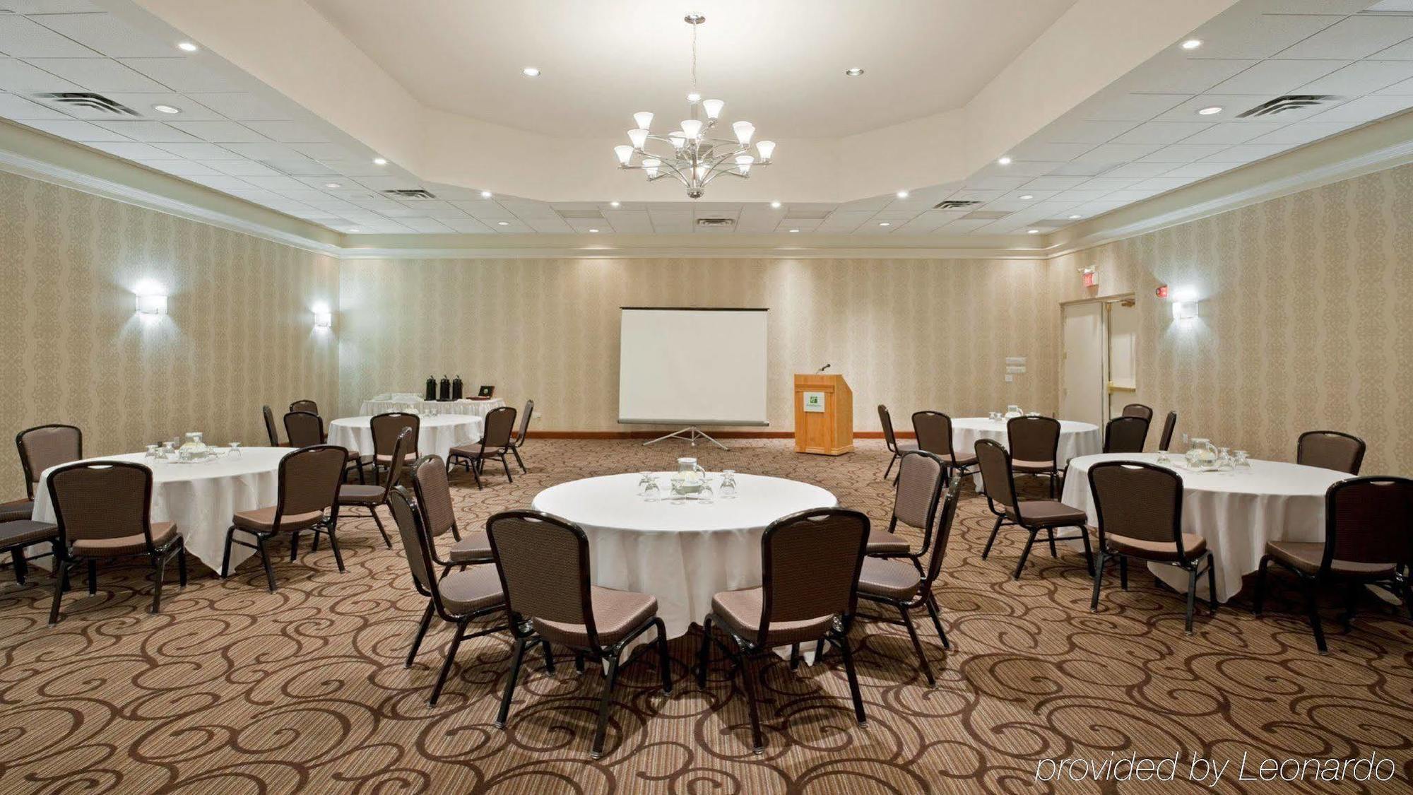 Holiday Inn Oakville Centre By Ihg Facilities photo